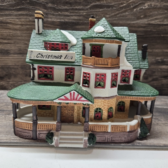 Lemax Christmas Inn Vail Village House 1994 Porcelain Lighted No Light - Picture 1 of 3